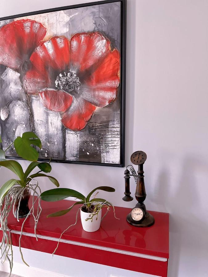 Elegant Garden Suite&2Mins Bus Station Close Lrt& Free Parking YYC 외부 사진