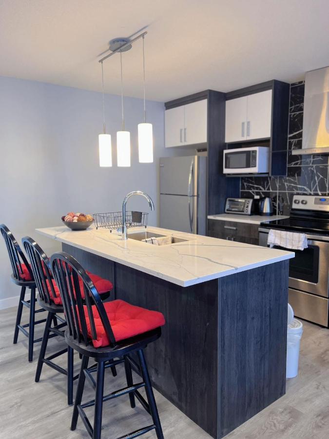 Elegant Garden Suite&2Mins Bus Station Close Lrt& Free Parking YYC 외부 사진