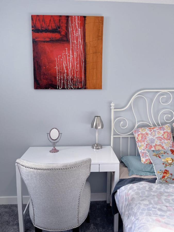 Elegant Garden Suite&2Mins Bus Station Close Lrt& Free Parking YYC 외부 사진