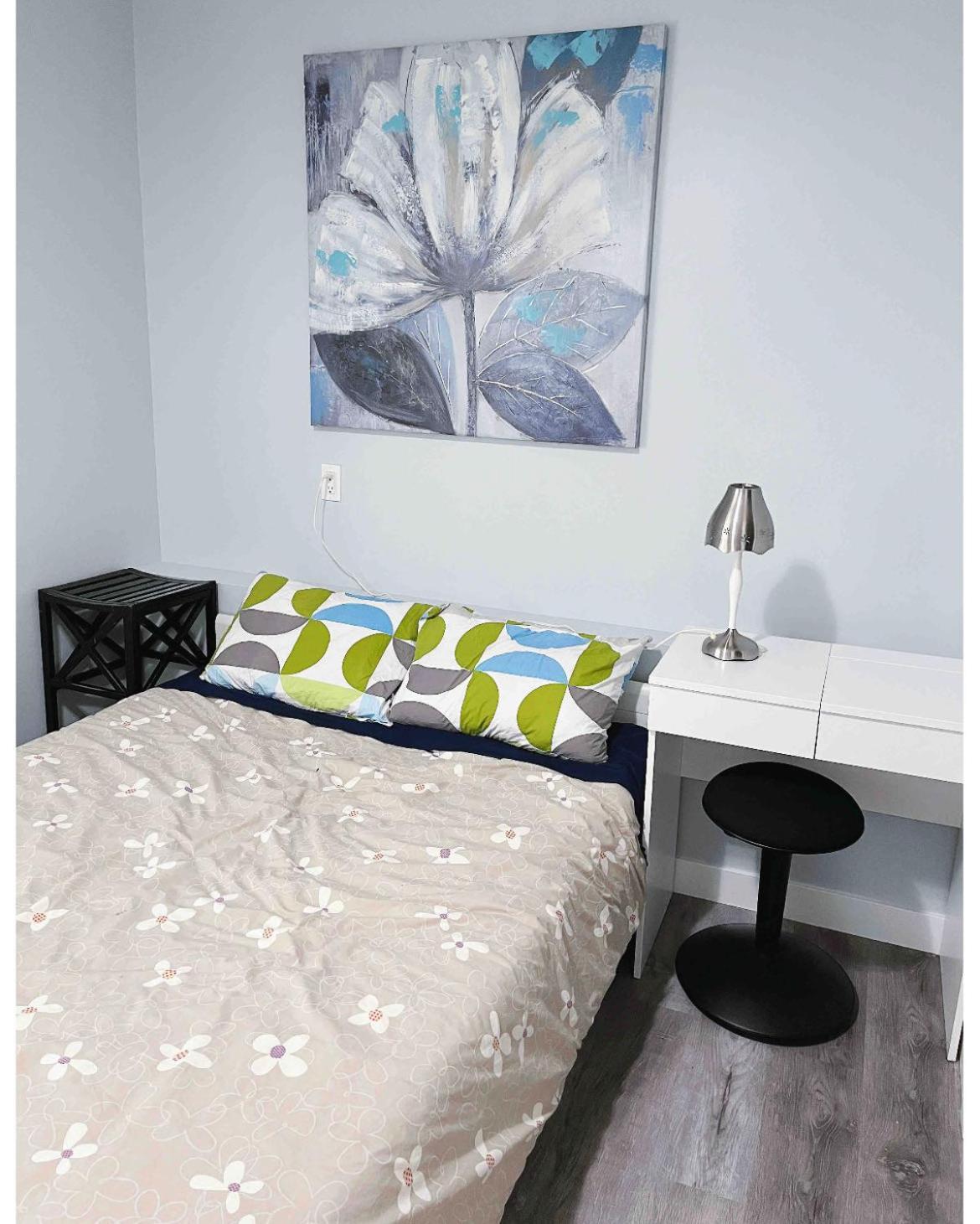 Elegant Garden Suite&2Mins Bus Station Close Lrt& Free Parking YYC 객실 사진